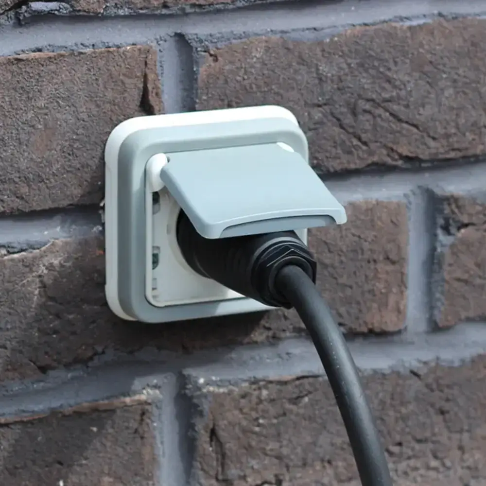 Elektroauto über eine gewöhnliche Haushaltssteckdose laden